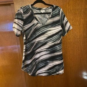 Lularoe Iris top